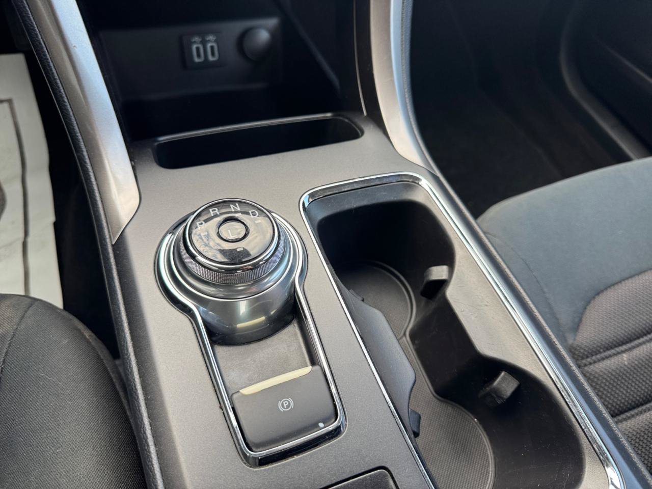 Used 2019 Ford Fusion SE FWD image 16