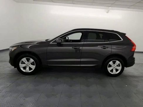 Used 2022 Volvo XC60 B5 Momentum image 5