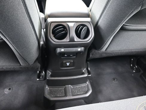 Used 2024 Jeep Wrangler Unlimited Sahara image 36