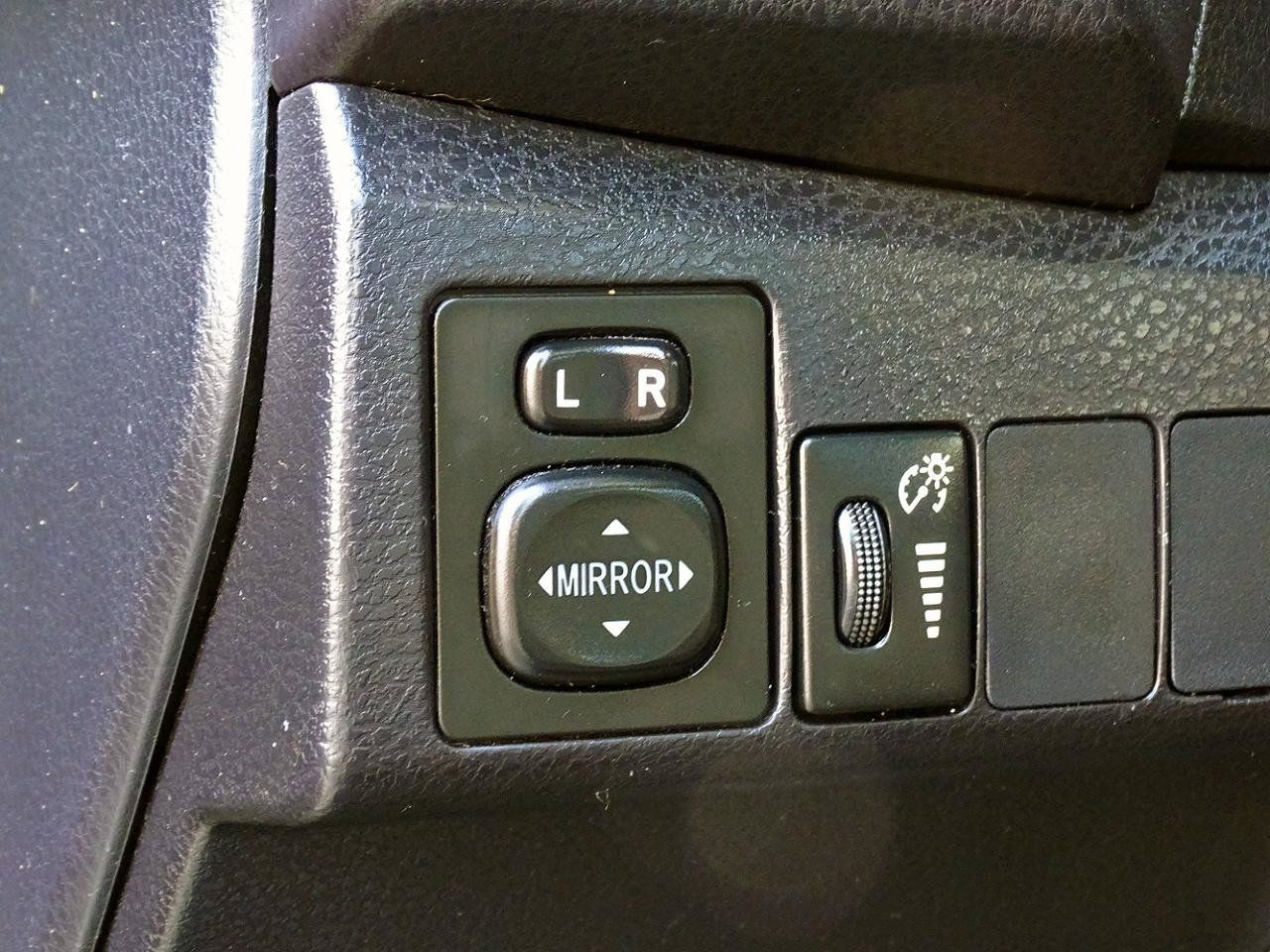 Used 2015 Toyota Corolla LE Premium FWD image 26