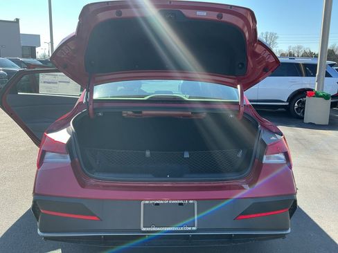 Used 2026 Hyundai Elantra SE FWD image 13