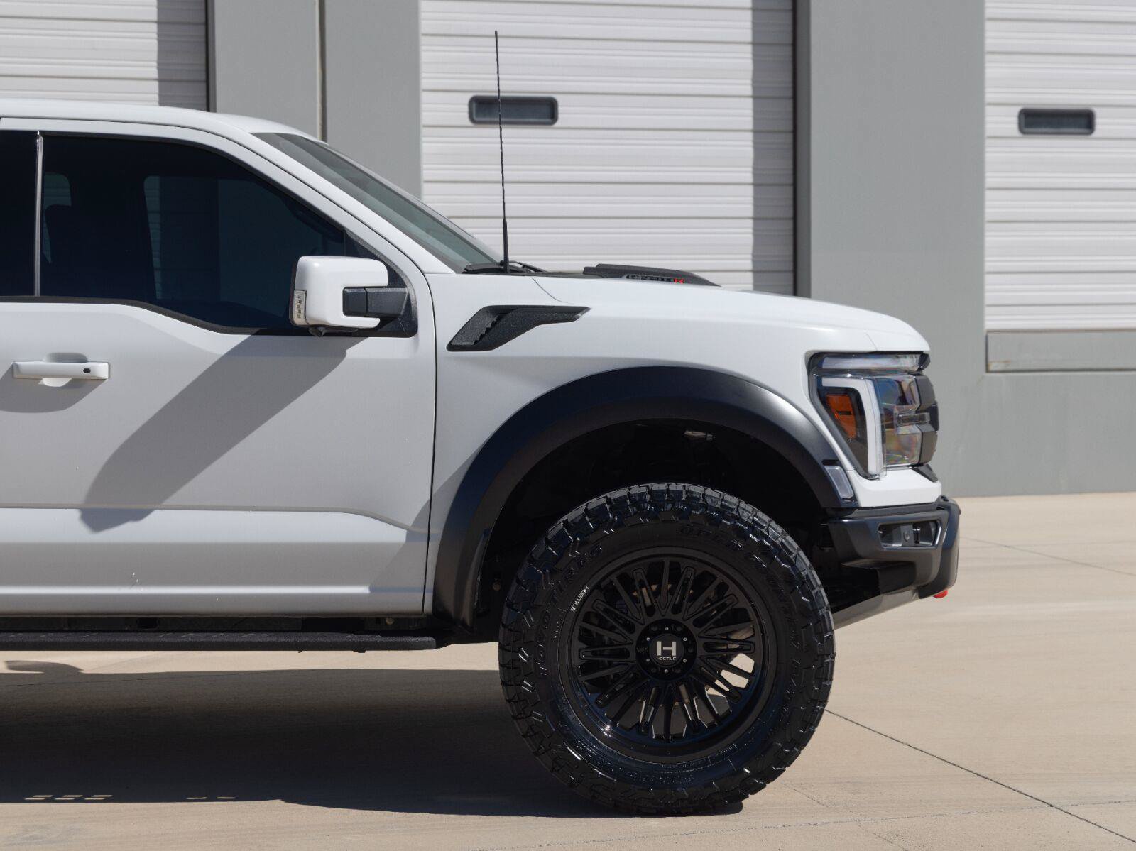 Used 2025 Ford F150 Raptor w/ Equipment Group 803A Raptor R AWD/4WD image 15