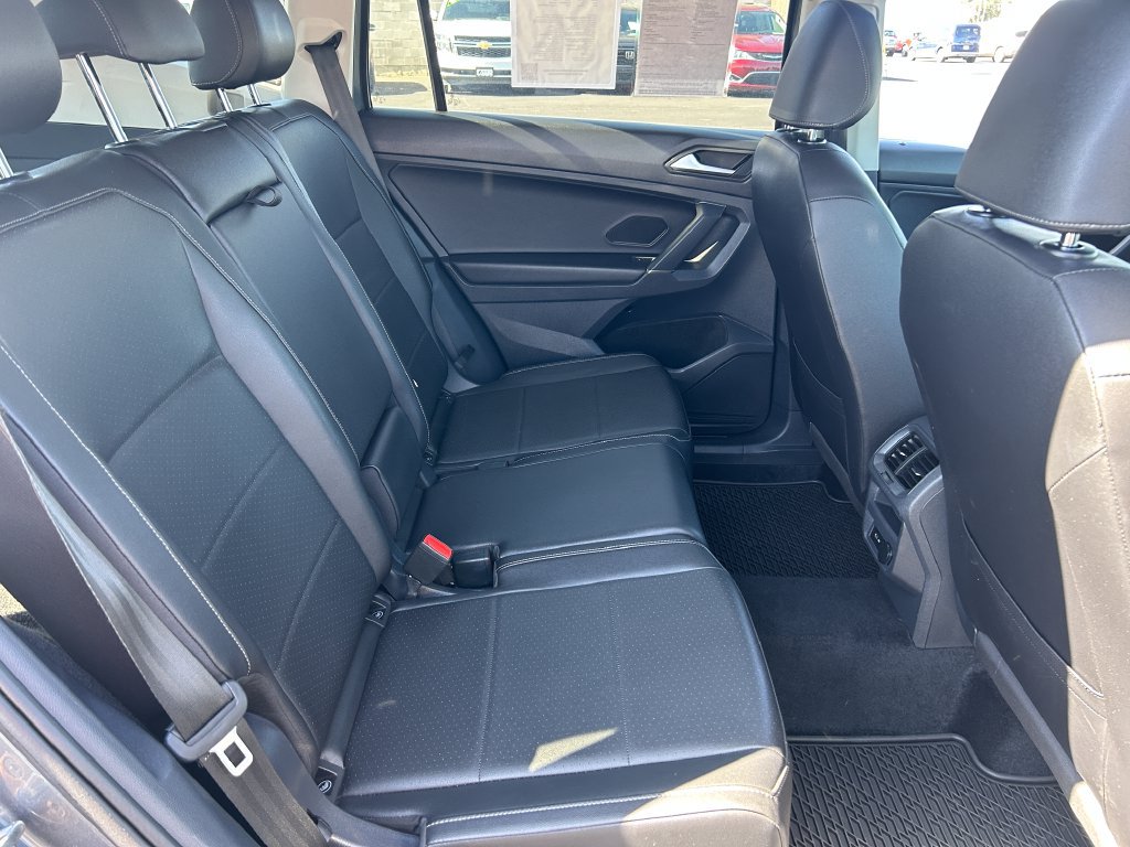 Used 2020 Volkswagen Tiguan SE AWD/4WD image 31