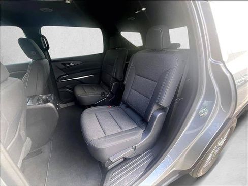 Used 2024 Chevrolet Traverse LT FWD image 28