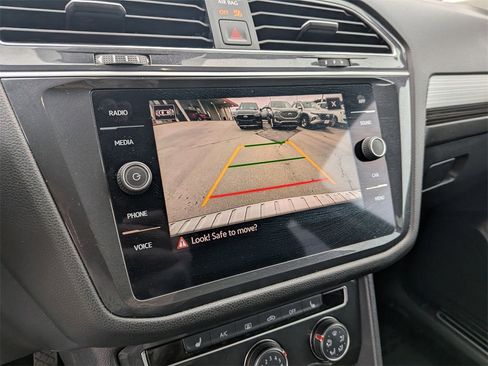 Used 2024 Volkswagen Tiguan SE image 18