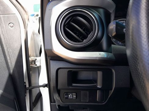 Used 2016 Toyota Tacoma SR5 w/ SR5 Appearance Package (SN) image 14