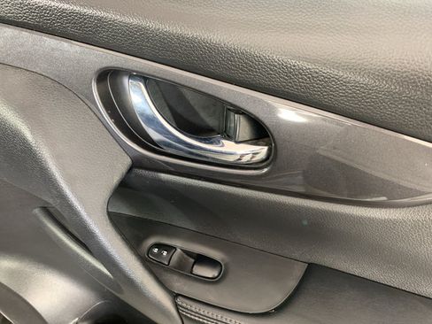Used 2020 Nissan Rogue SV w/ Premium Package FWD image 38