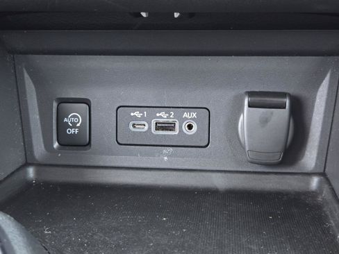 Used 2025 Nissan Sentra SR FWD image 13
