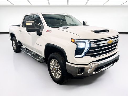 Used 2024 Chevrolet Silverado 3500 LTZ AWD/4WD image 3