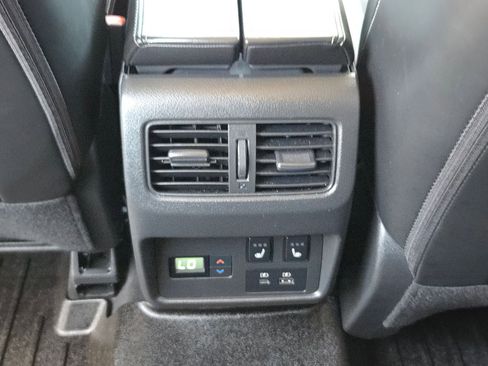 Used 2022 Nissan Rogue Platinum w/ Head-Up Display Package image 24