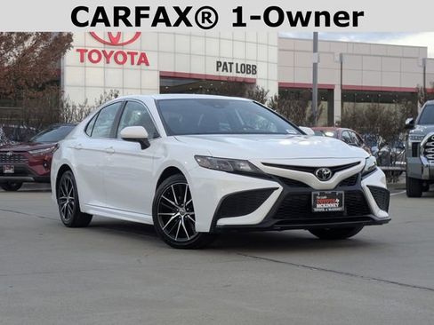 Used 2024 Toyota Camry SE image 2