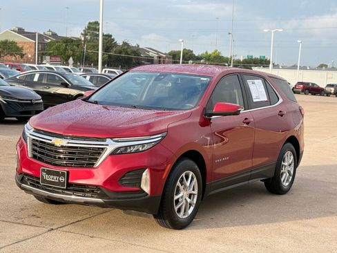 Used 2023 Chevrolet Equinox LT FWD image 2