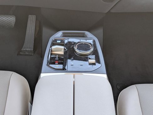 Used 2023 BMW iX xDrive50 image 24