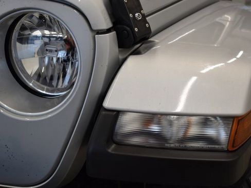 Used 2022 Jeep Wrangler Unlimited Sahara image 16