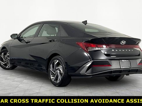 Used 2025 Hyundai Elantra Sport FWD image 4