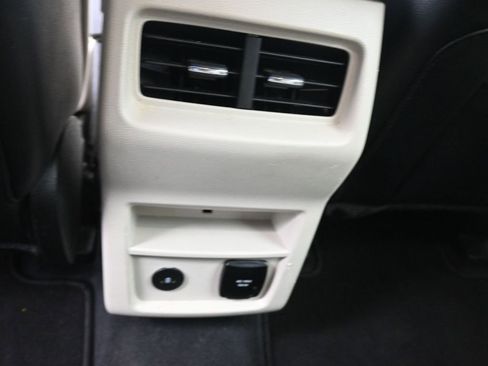 Used 2024 Ford Edge Titanium image 23