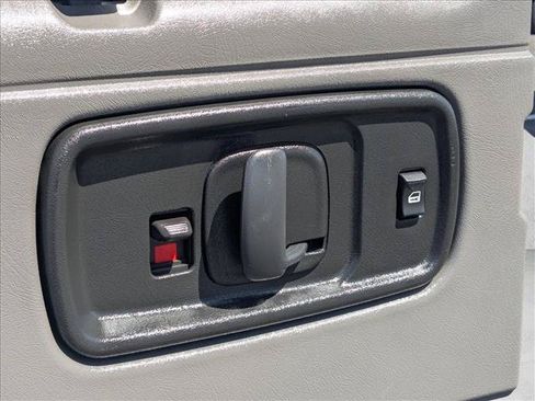 Used 2023 Chevrolet Express 3500 LS RWD image 8