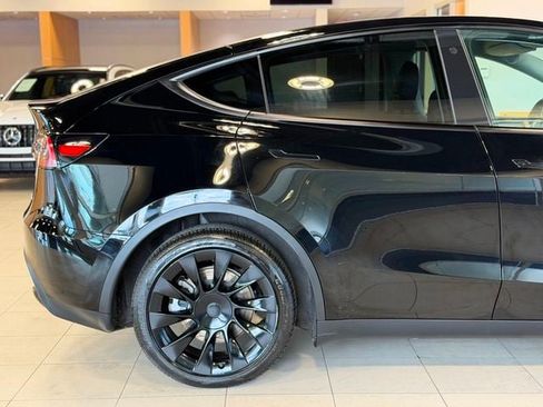 Used 2023 Tesla Model Y Long Range AWD/4WD image 17