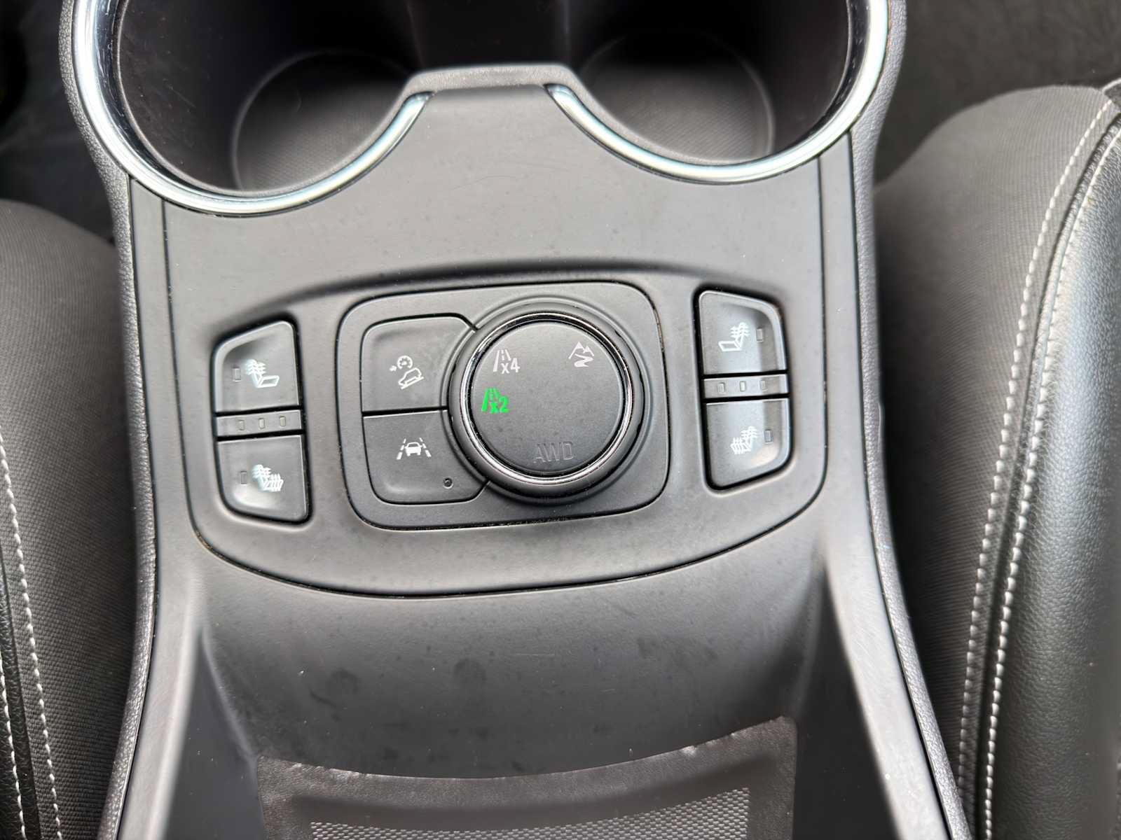 Used 2024 GMC Terrain SLT AWD/4WD image 17