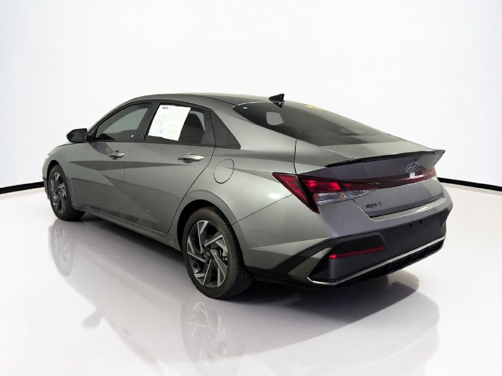 Used 2025 Hyundai Elantra Sport FWD image 9