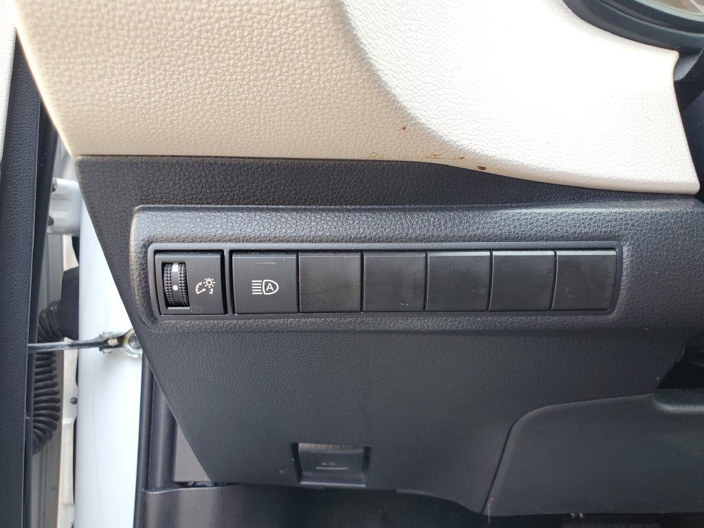 Used 2022 Toyota Corolla LE FWD image 30