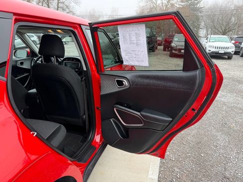 Used 2022 Kia Soul LX image 15
