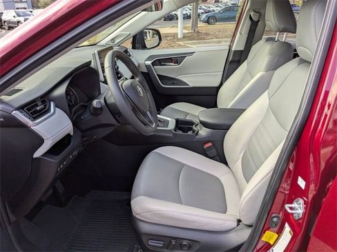 Used 2021 Toyota RAV4 XLE Premium image 30