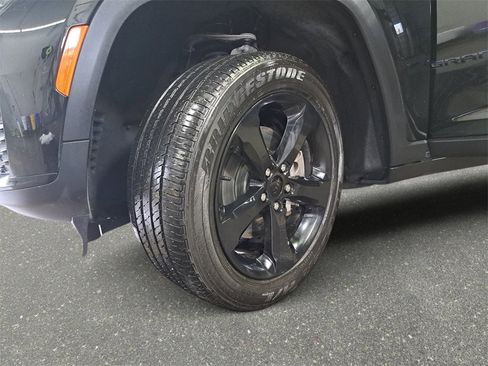 Certified 2023 Jeep Grand Cherokee L Laredo image 33