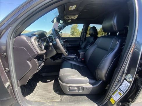 Used 2022 Toyota Tacoma TRD Off-Road w/ TRD Premium Off Road Package AWD/4WD image 11