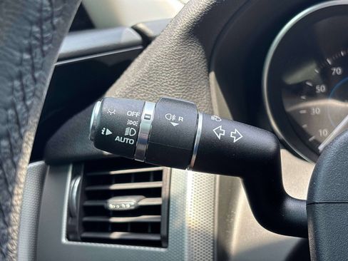 Used 2016 Jaguar XF Premium RWD image 26
