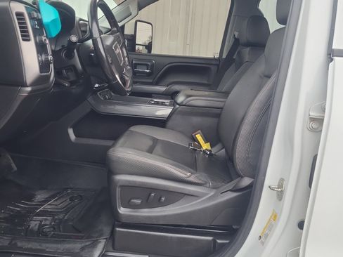 Used 2019 GMC Sierra 2500 SLT w/ All Terrain HD Package image 9