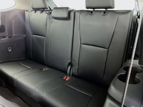 Used 2025 Toyota Highlander XLE FWD image 33