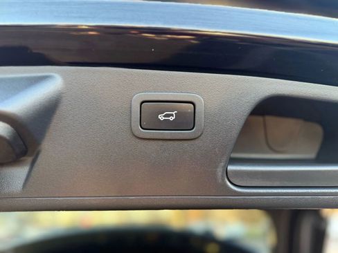 Used 2020 Jaguar E-PACE image 23