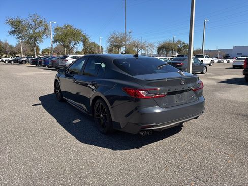 Used 2025 Toyota Camry SE w/ Convenience Package image 3