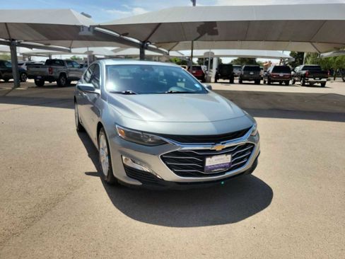 Used 2024 Chevrolet Malibu LT image 2