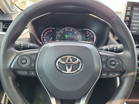 Used 2022 Toyota RAV4 Limited image 18