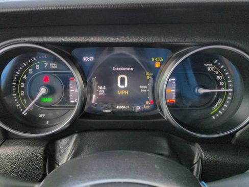 Used 2022 Jeep Wrangler Unlimited Sahara w/ Cold Weather Group AWD/4WD image 29