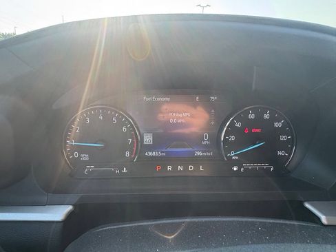 Used 2022 Ford Explorer XLT w/ Equipment Group 202A AWD/4WD image 11