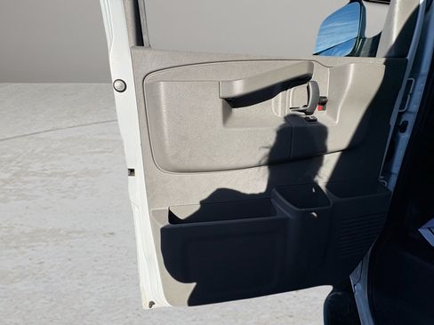 Used 2019 GMC Savana 2500 w/ Driver Convenience Package image 27