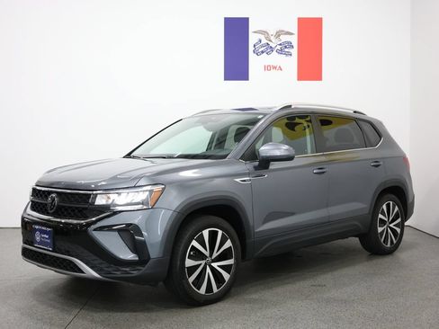 Certified 2023 Volkswagen Taos SE w/ Panoramic Sunroof Package AWD/4WD image 8