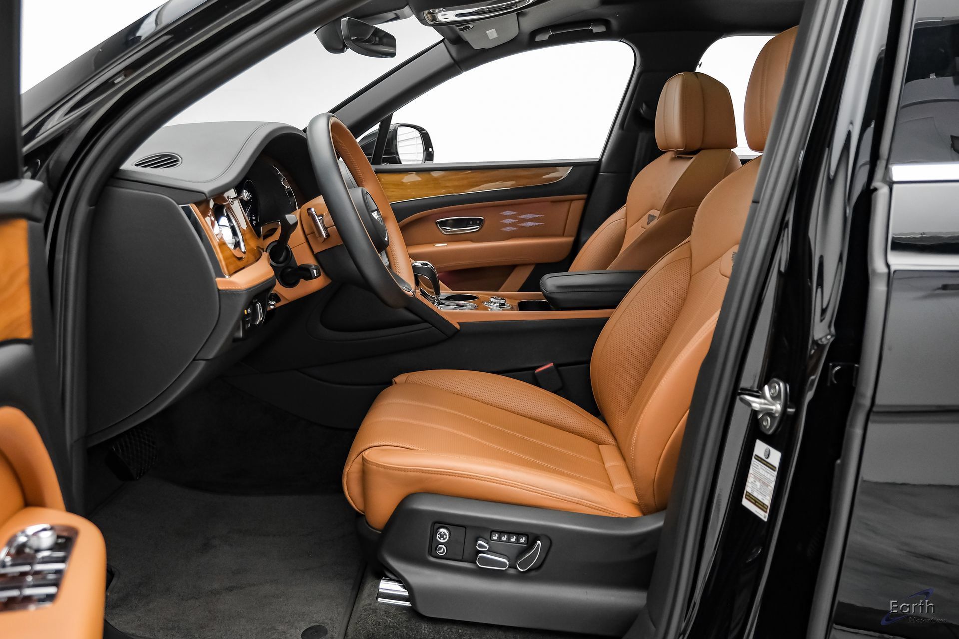 Used 2023 Bentley Bentayga Extended Wheelbase AWD/4WD image 32
