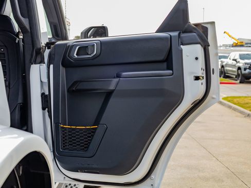 Used 2024 Ford Bronco Badlands image 40