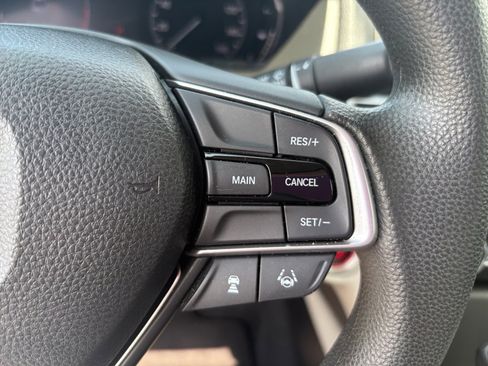 Used 2018 Honda Accord EX image 22
