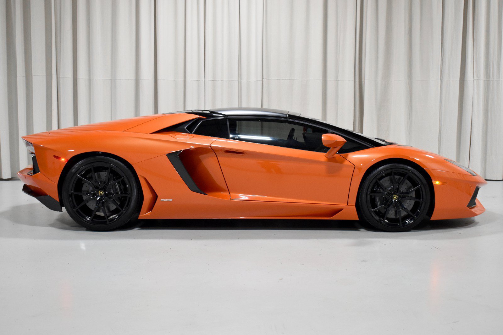 Used 2015 Lamborghini Aventador LP 700-4 AWD/4WD image 4