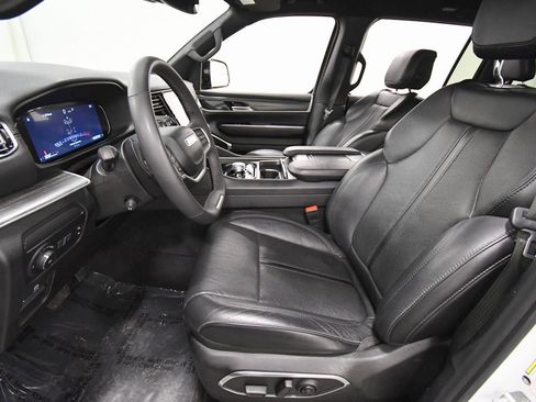 Used 2024 Jeep Wagoneer L Series II w/ Flexible Seating Group image 14