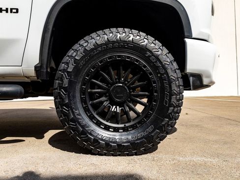 Used 2022 Chevrolet Silverado 2500 LTZ w/ LTZ Plus Package image 12