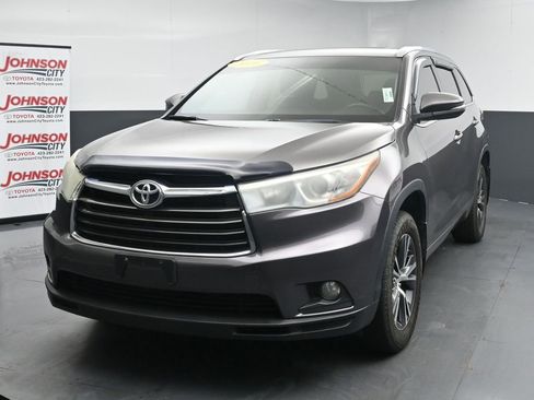 Used 2016 Toyota Highlander XLE AWD/4WD image 4