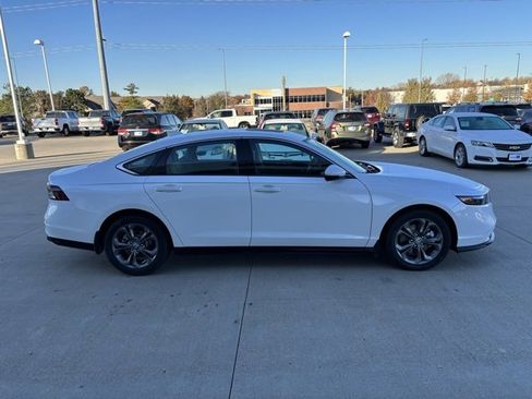 Certified 2025 Honda Accord EX-L image 4