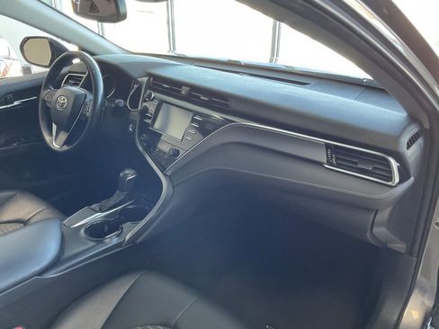Used 2018 Toyota Camry SE image 17