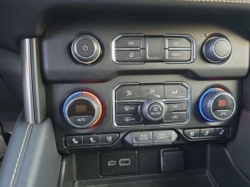 Used 2024 Chevrolet Tahoe Premier image 25